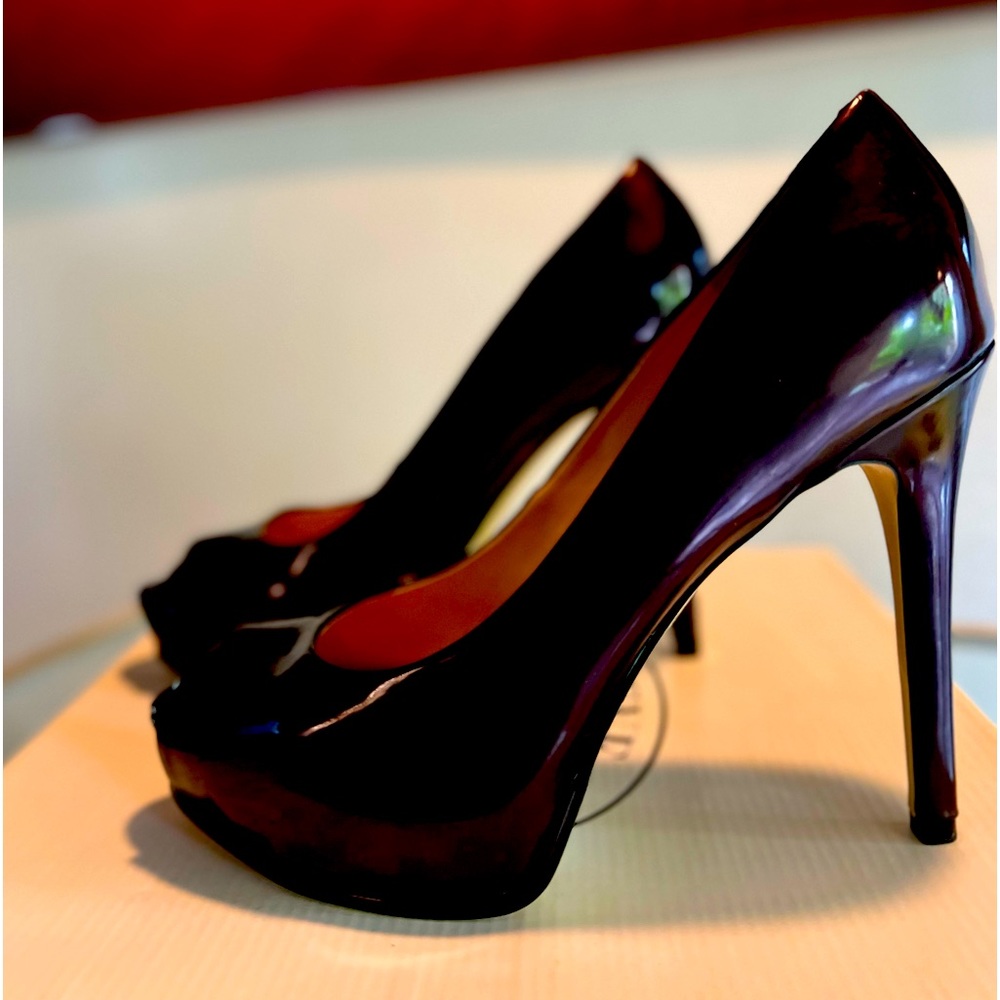 GUESS Dark Burgundy peep toe